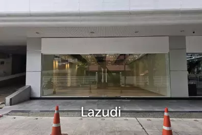 348 sqm streetfront office for rent in Khlong Tan Nuea Watthana Bangkok