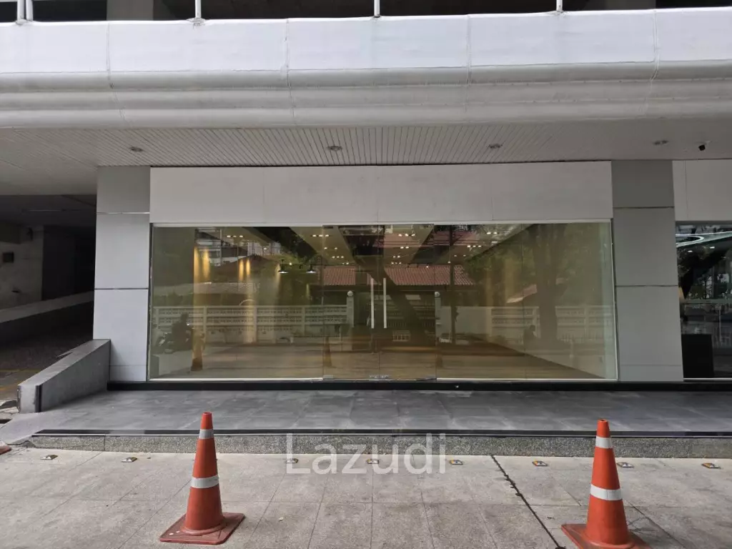 348 sqm streetfront office for rent in Khlong Tan Nuea Watthana Bangkok