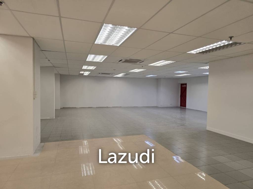 348 sqm streetfront office for rent in Khlong Tan Nuea Watthana Bangkok
