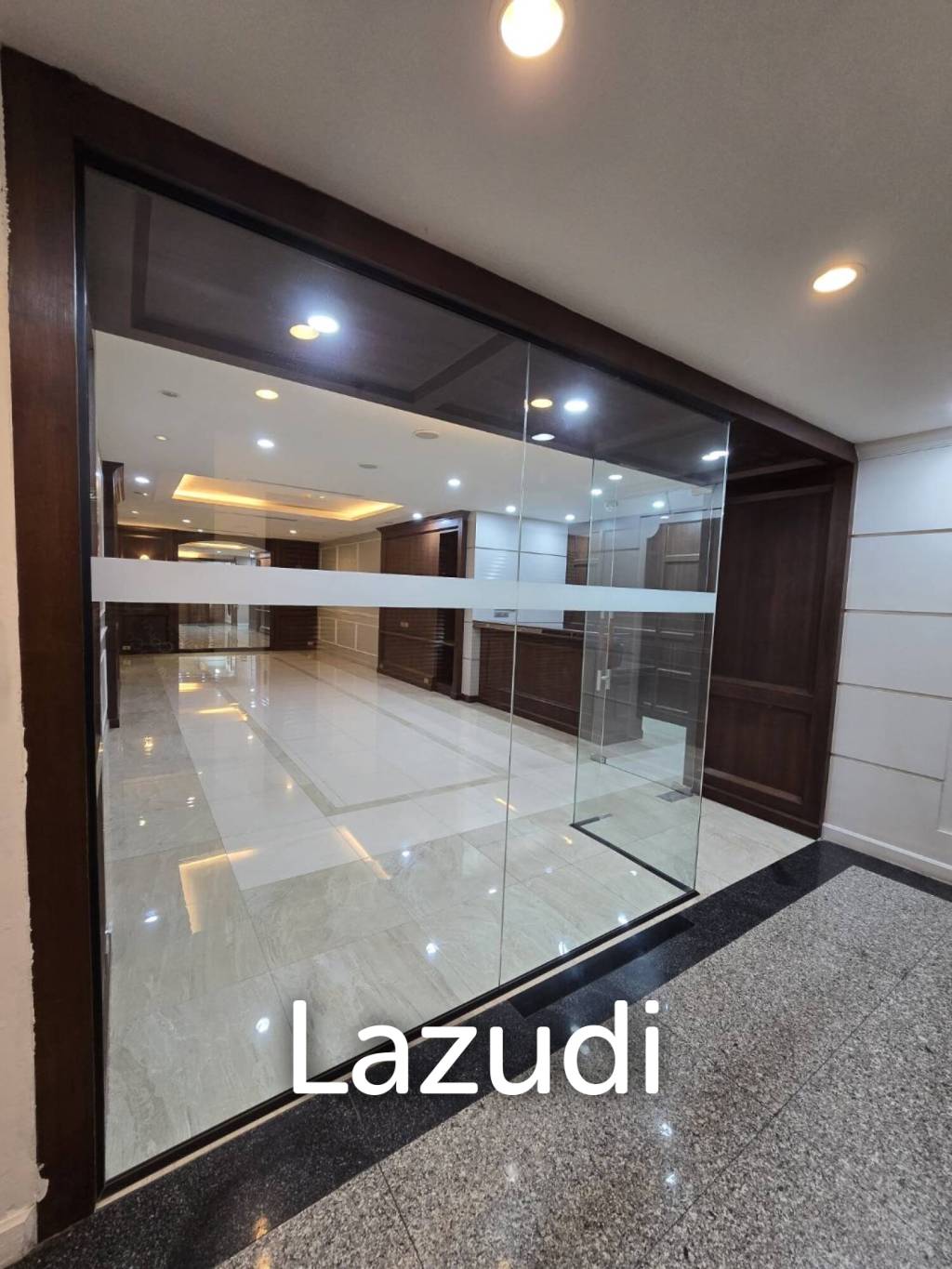 313 sqm Office for Rent in Ocean Tower 2, Khlong Toei Nuea, Bangkok