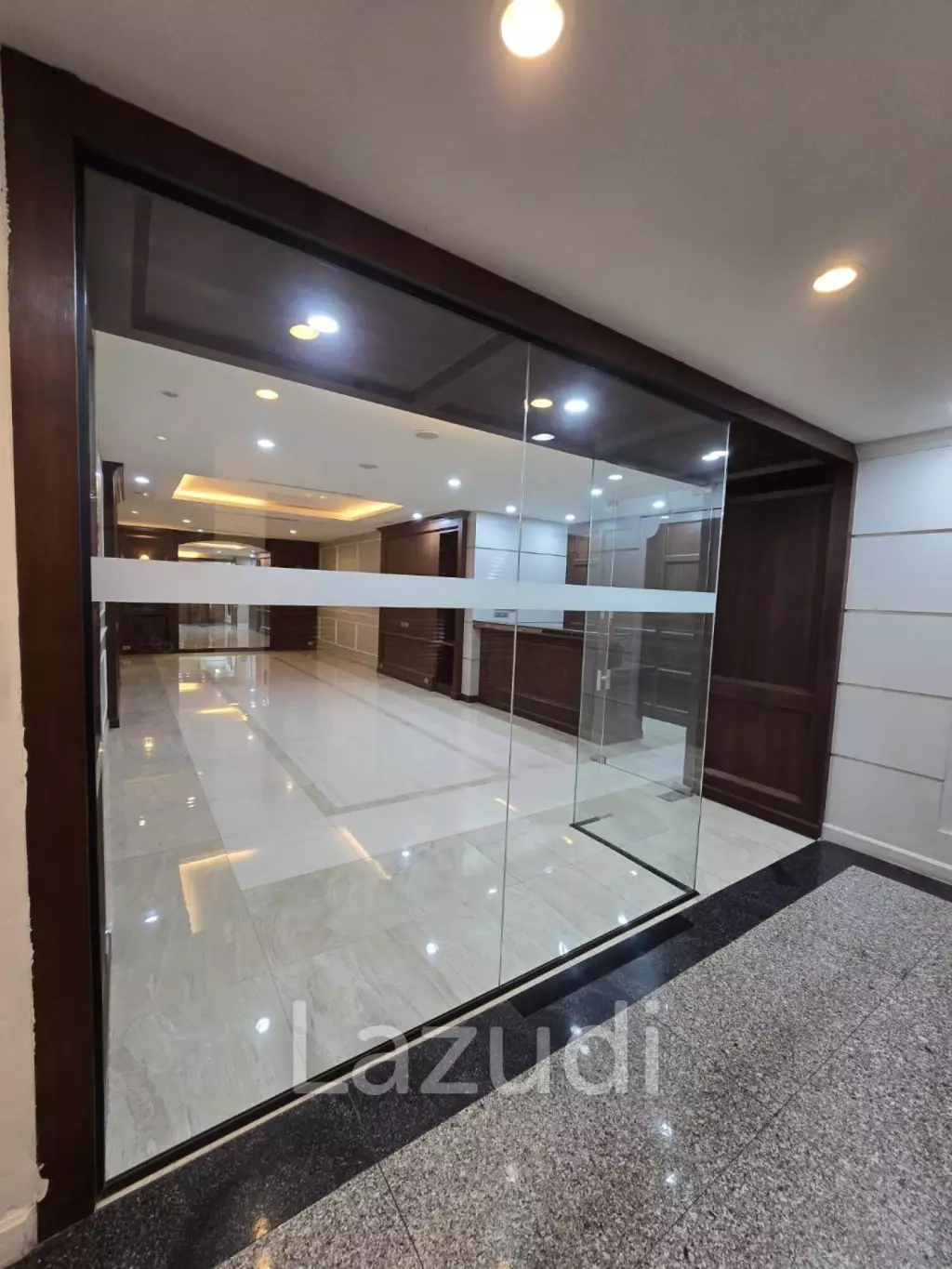 313 sqm Office for Rent in Ocean Tower 2, Khlong Toei Nuea, Bangkok