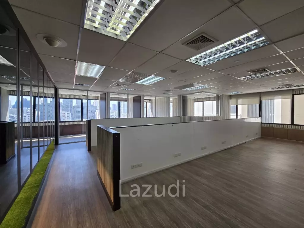 258 sqm high floor office for rent in Ocean Tower 2 Khlong Toei Nuea Bangkok