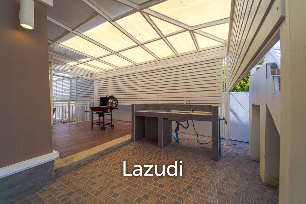 Modern 5 Bedroom Pool Villa(Dog Friendly)