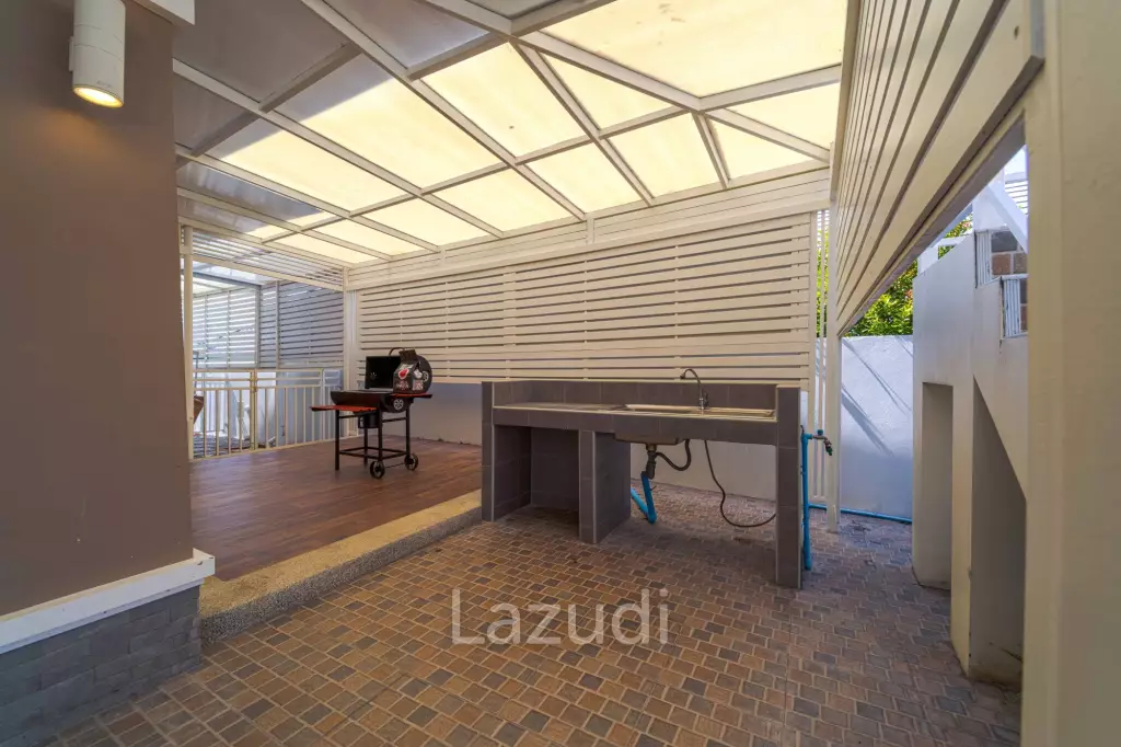 Modern 5 Bedroom Pool Villa(Dog Friendly)
