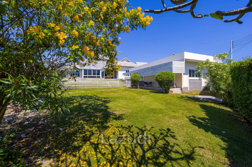 Modern 5 Bedroom Pool Villa(Dog Friendly)
