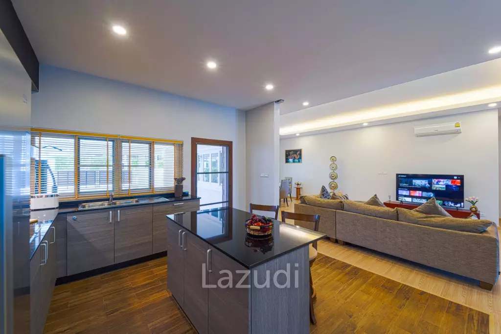 Modern 5 Bedroom Pool Villa(Dog Friendly)