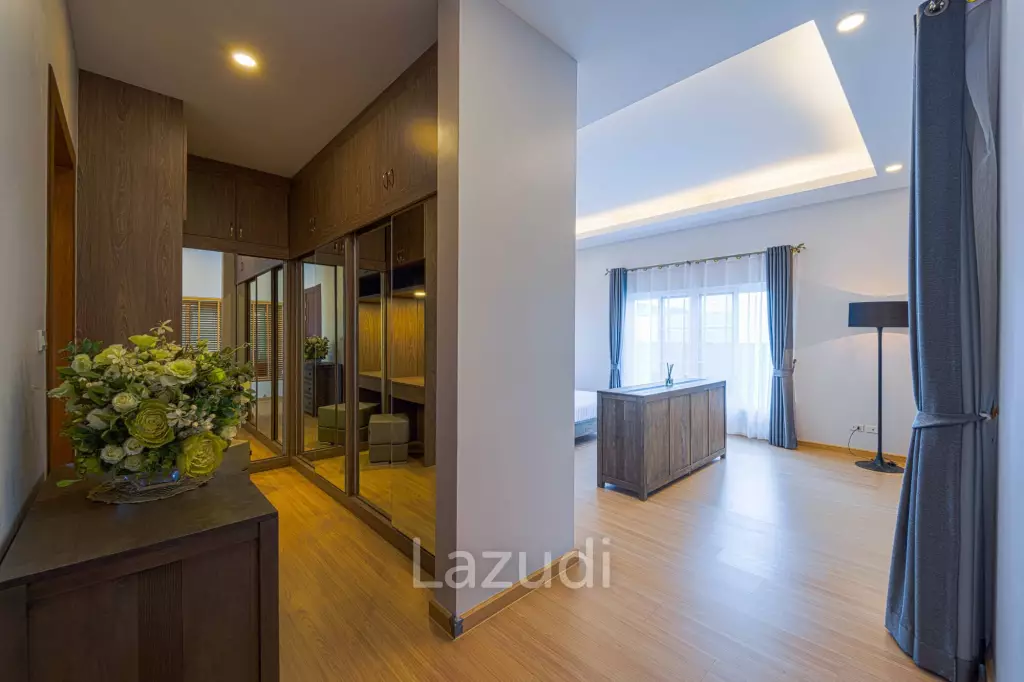 Modern 5 Bedroom Pool Villa(Dog Friendly)
