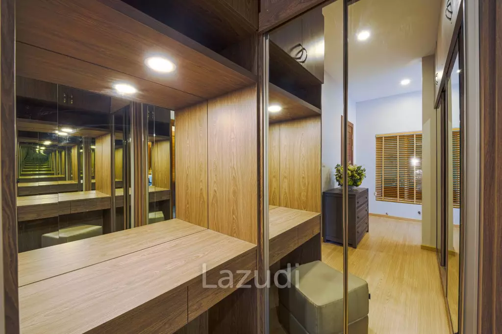 Modern 5 Bedroom Pool Villa(Dog Friendly)