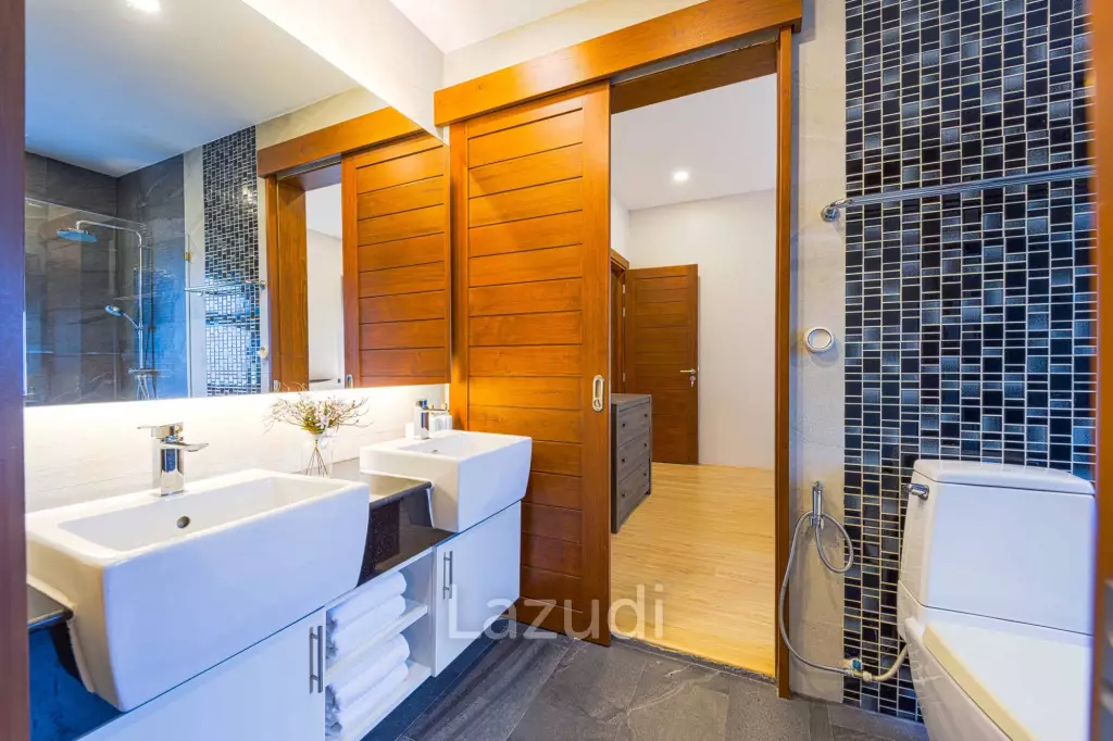 Modern 5 Bedroom Pool Villa(Dog Friendly)