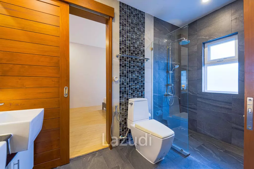 Modern 5 Bedroom Pool Villa(Dog Friendly)