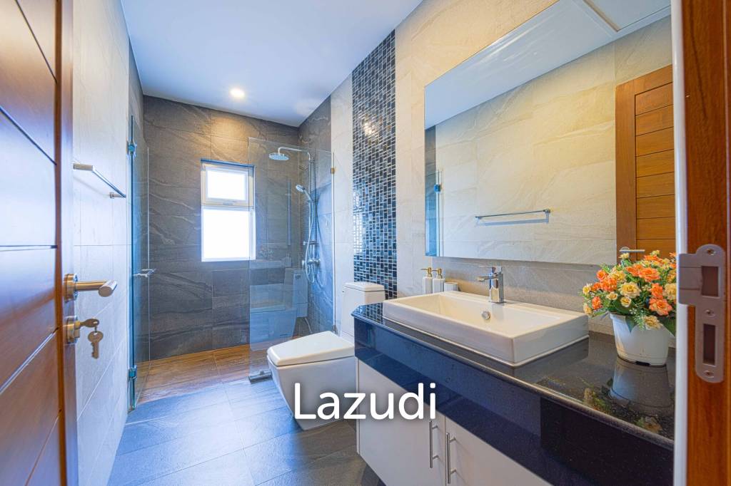 Modern 5 Bedroom Pool Villa(Dog Friendly)