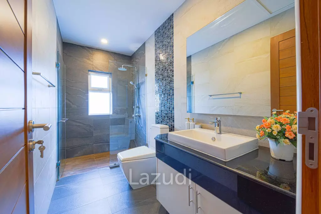 Modern 5 Bedroom Pool Villa(Dog Friendly)