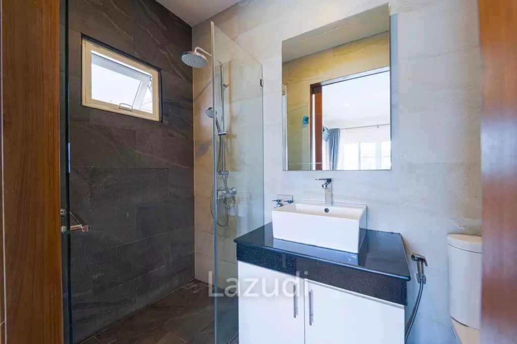 Modern 5 Bedroom Pool Villa(Dog Friendly)