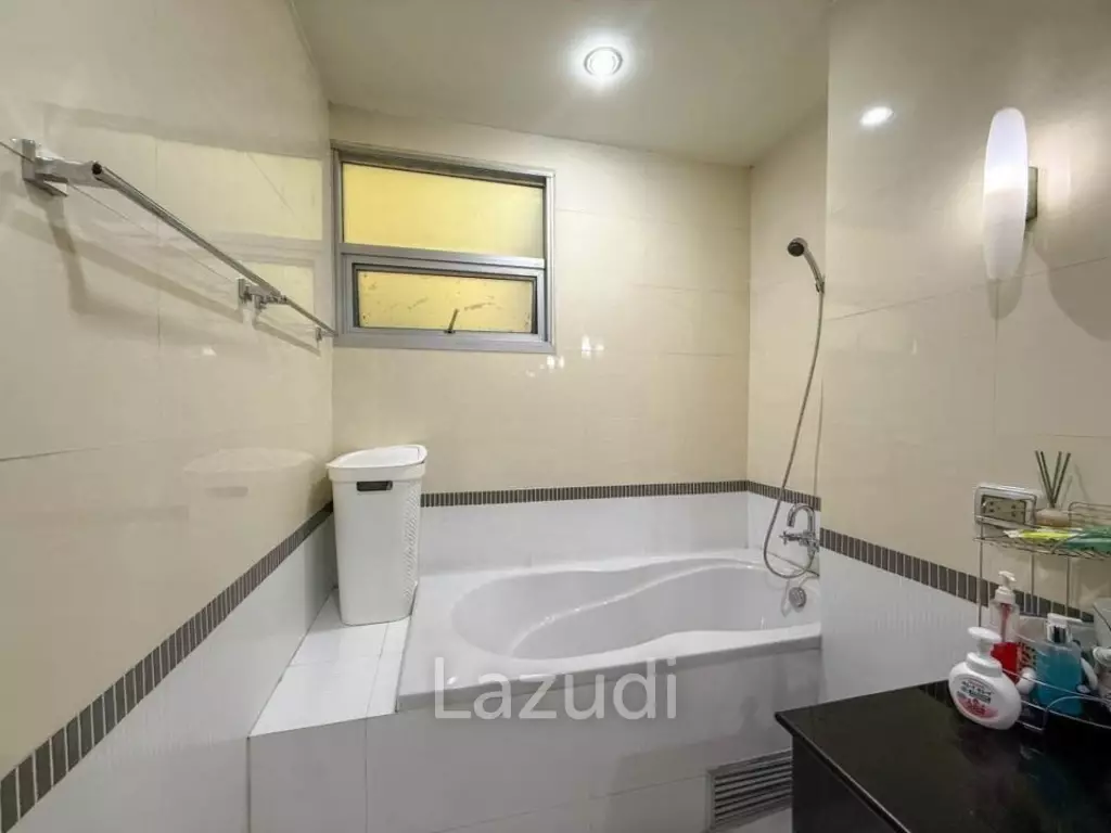 84.5 sqm 2 Bed Condo on 17th Floor in Ratchathewi Bangkok