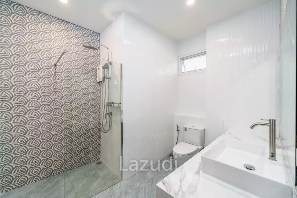 6 Bedroom 5 Bathroom 270 SQ.M. House In Pong
