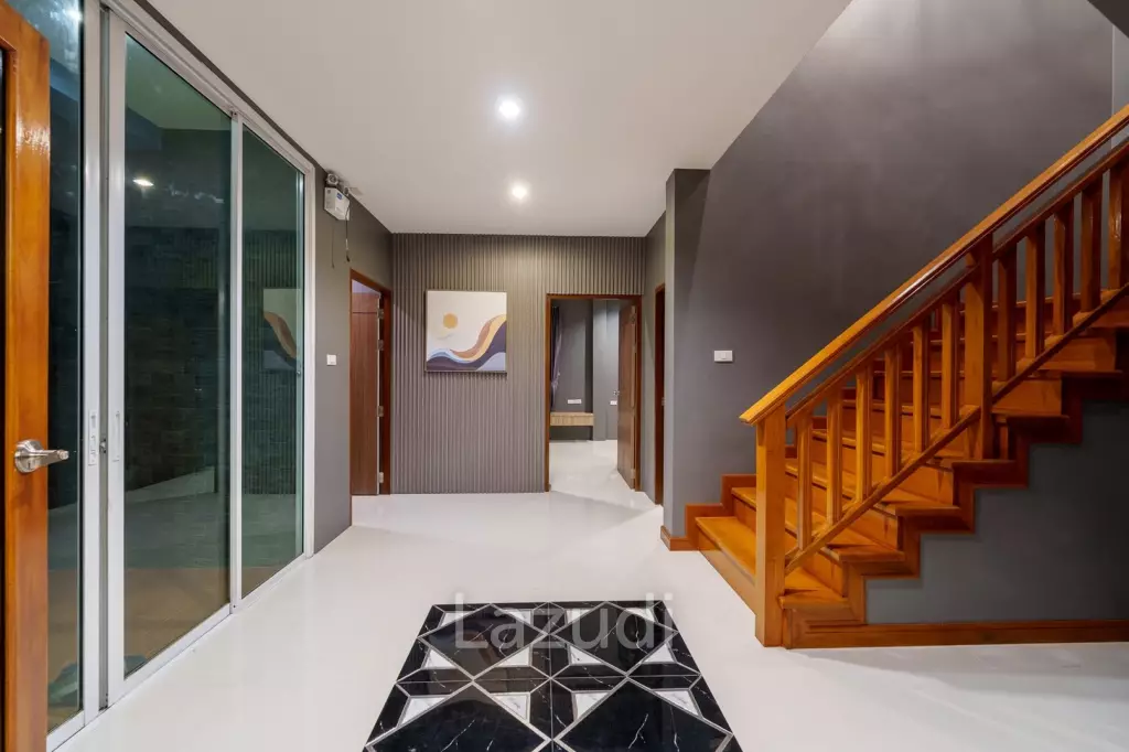 6 Bedroom 5 Bathroom 270 SQ.M. House In Pong