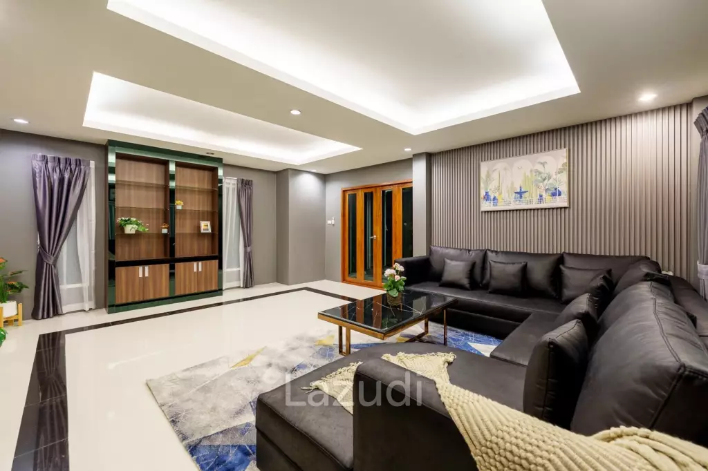 6 Bedroom 5 Bathroom 270 SQ.M. House In Pong