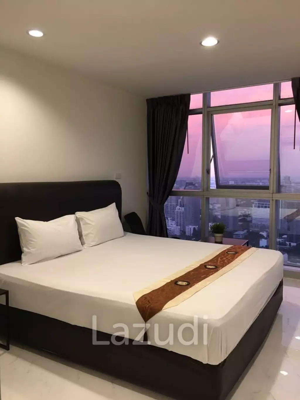 High Floor 61 sqm Condo at The Waterford Diamond Khlong Toei