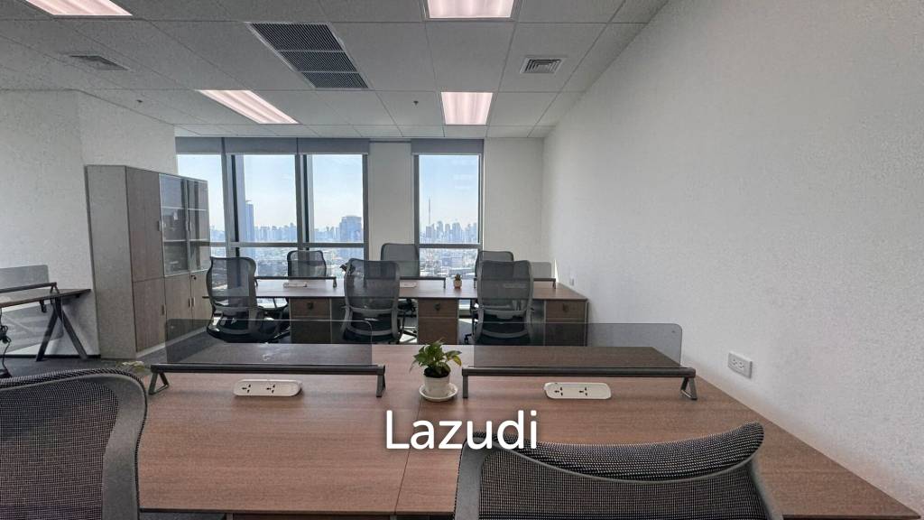 72 sqm modern office for rent in Huai Khwang Bangkok with city skyline view