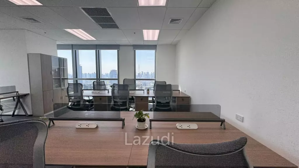 72 sqm modern office for rent in Huai Khwang Bangkok with city skyline view