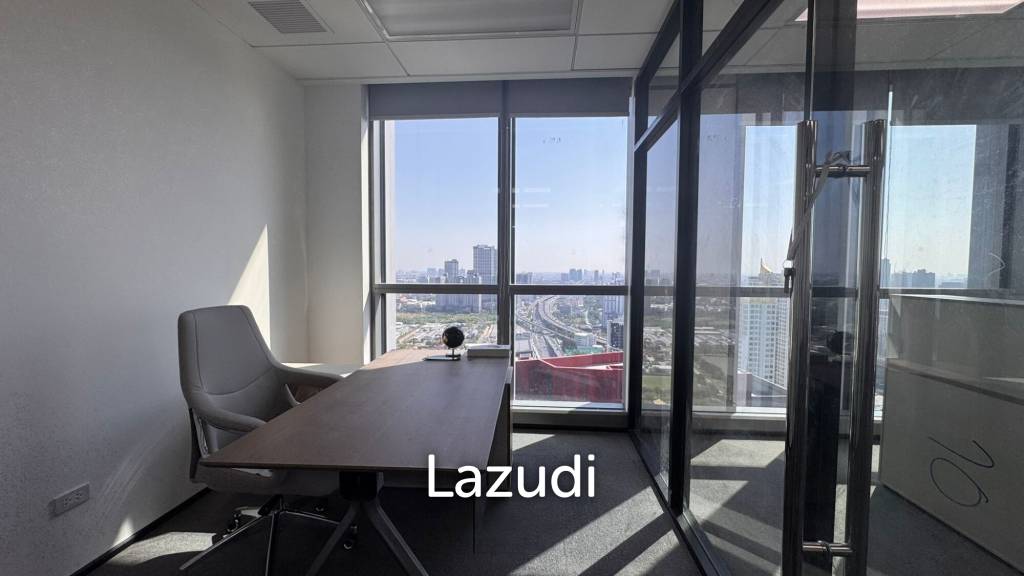 72 sqm modern office for rent in Huai Khwang Bangkok with city skyline view