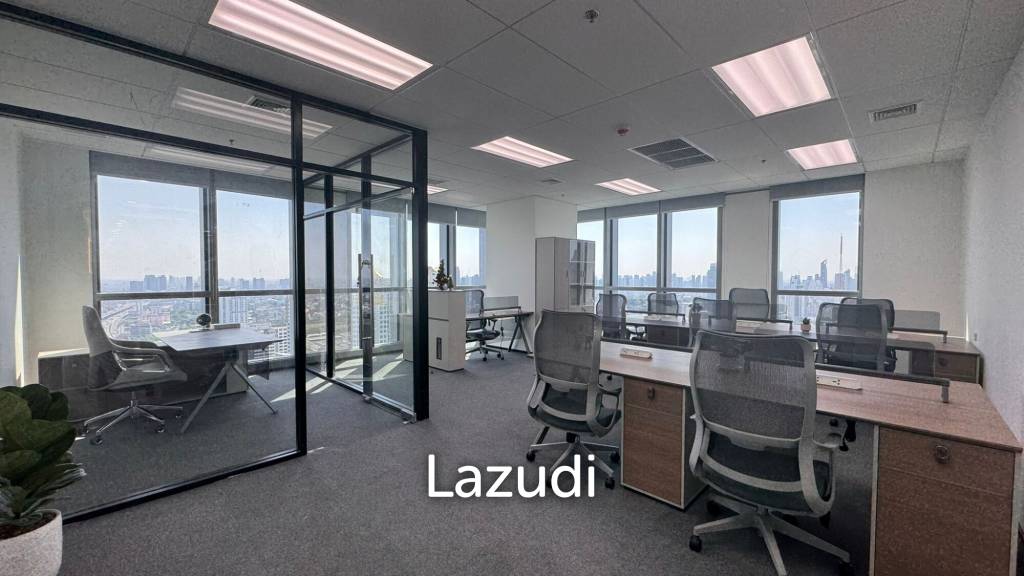 72 sqm modern office for rent in Huai Khwang Bangkok with city skyline view