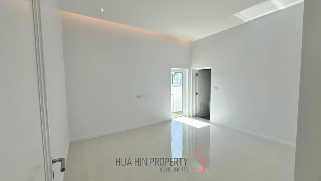 MODERN POOL VILLA NEAR  HUA HIN INTERNATIONAL SCHOOL  : 3 bed new pool villa