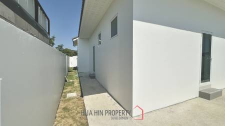 MODERN POOL VILLA NEAR  HUA HIN INTERNATIONAL SCHOOL  : 3 bed new pool villa