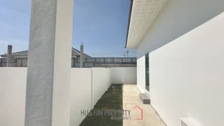 MODERN POOL VILLA NEAR  HUA HIN INTERNATIONAL SCHOOL  : 3 bed new pool villa