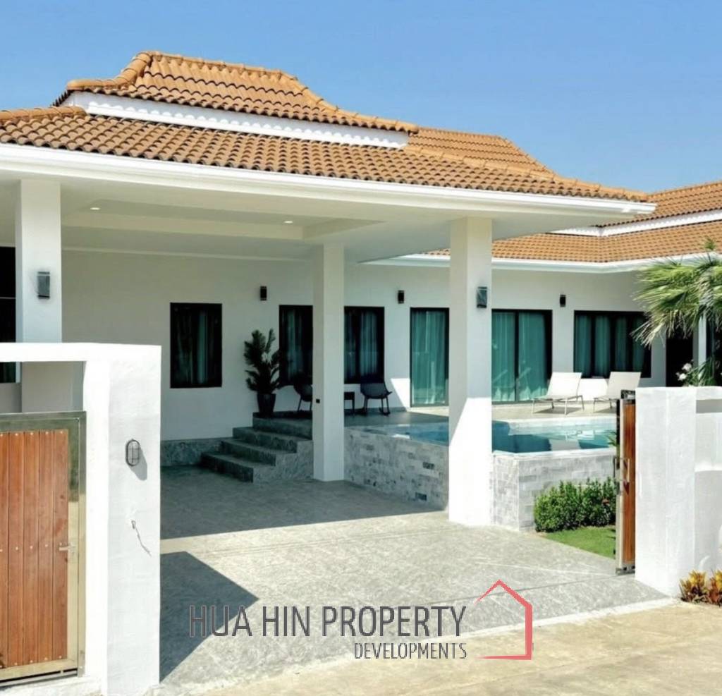 LUXURY VILLA AT BAAN RAK  : 3 bed modern pool villa