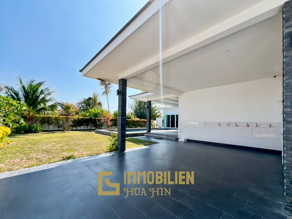 Terrain de 638 m² / 3 chambres + 3 salles de bains / Proche de la ville