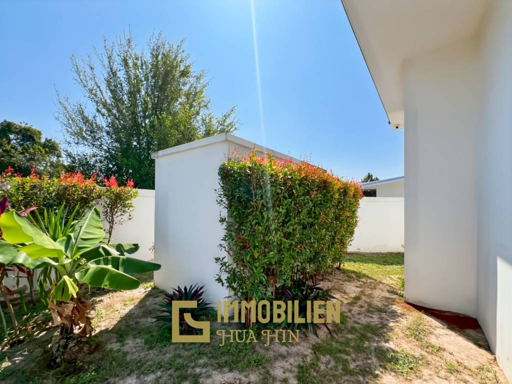 Terrain de 638 m² / 3 chambres + 3 salles de bains / Proche de la ville