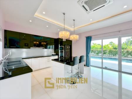 Terrain de 638 m² / 3 chambres + 3 salles de bains / Proche de la ville