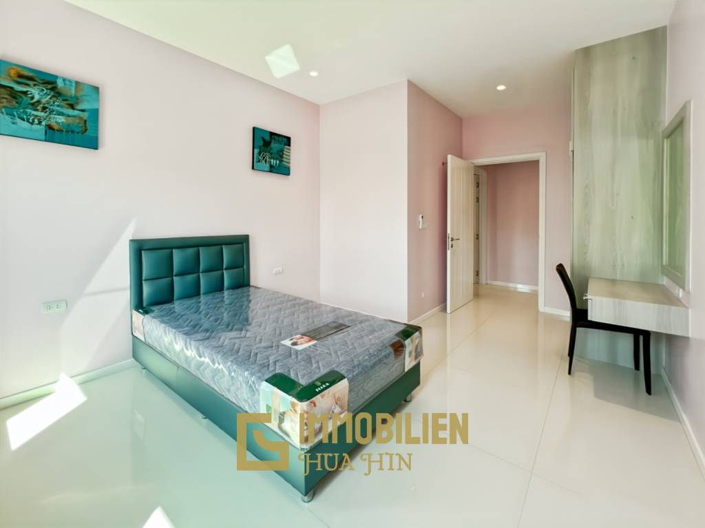 Terrain de 638 m² / 3 chambres + 3 salles de bains / Proche de la ville