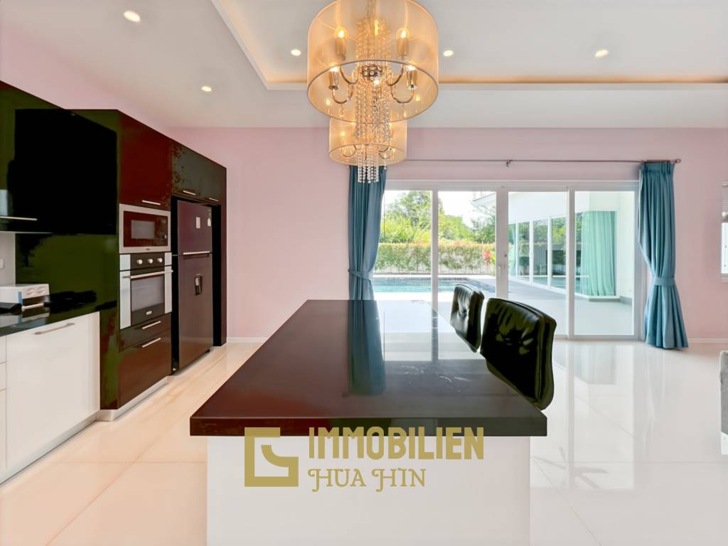 Terrain de 638 m² / 3 chambres + 3 salles de bains / Proche de la ville