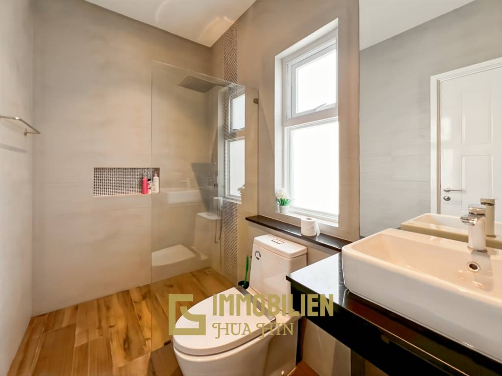 Terrain de 638 m² / 3 chambres + 3 salles de bains / Proche de la ville