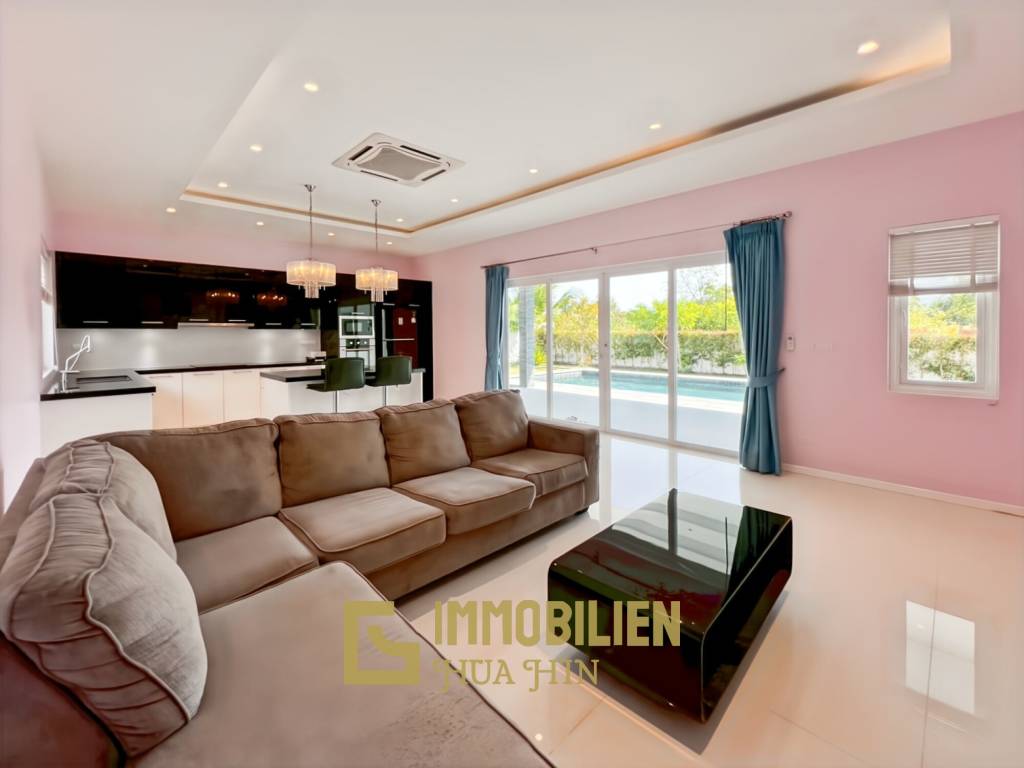 Terrain de 638 m² / 3 chambres + 3 salles de bains / Proche de la ville