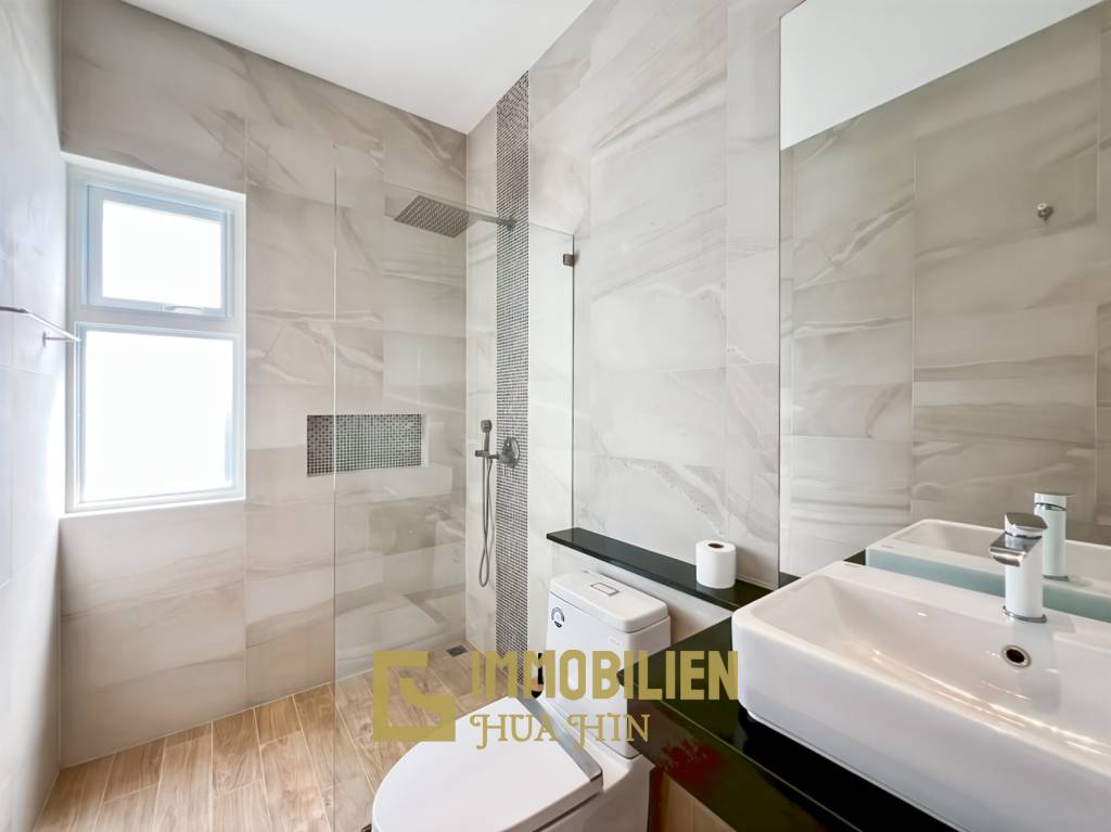 Terrain de 638 m² / 3 chambres + 3 salles de bains / Proche de la ville