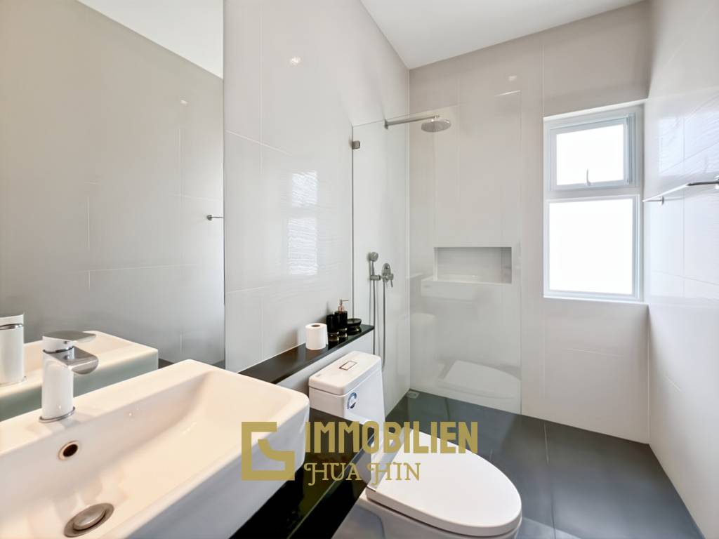 Terrain de 638 m² / 3 chambres + 3 salles de bains / Proche de la ville