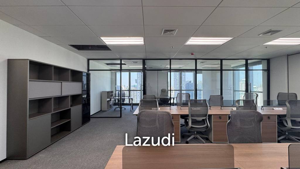 111 sqm modern high floor office in Huai Khwang Bangkok