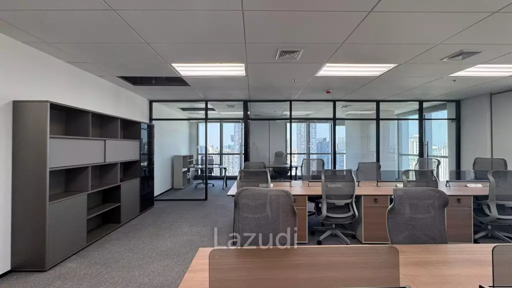 111 sqm modern high floor office in Huai Khwang Bangkok