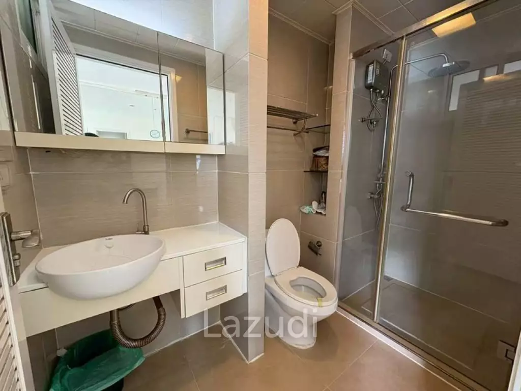 54 sqm 2-Bed Condo on High Floor at TC Green Rama 9, Huai Khwang