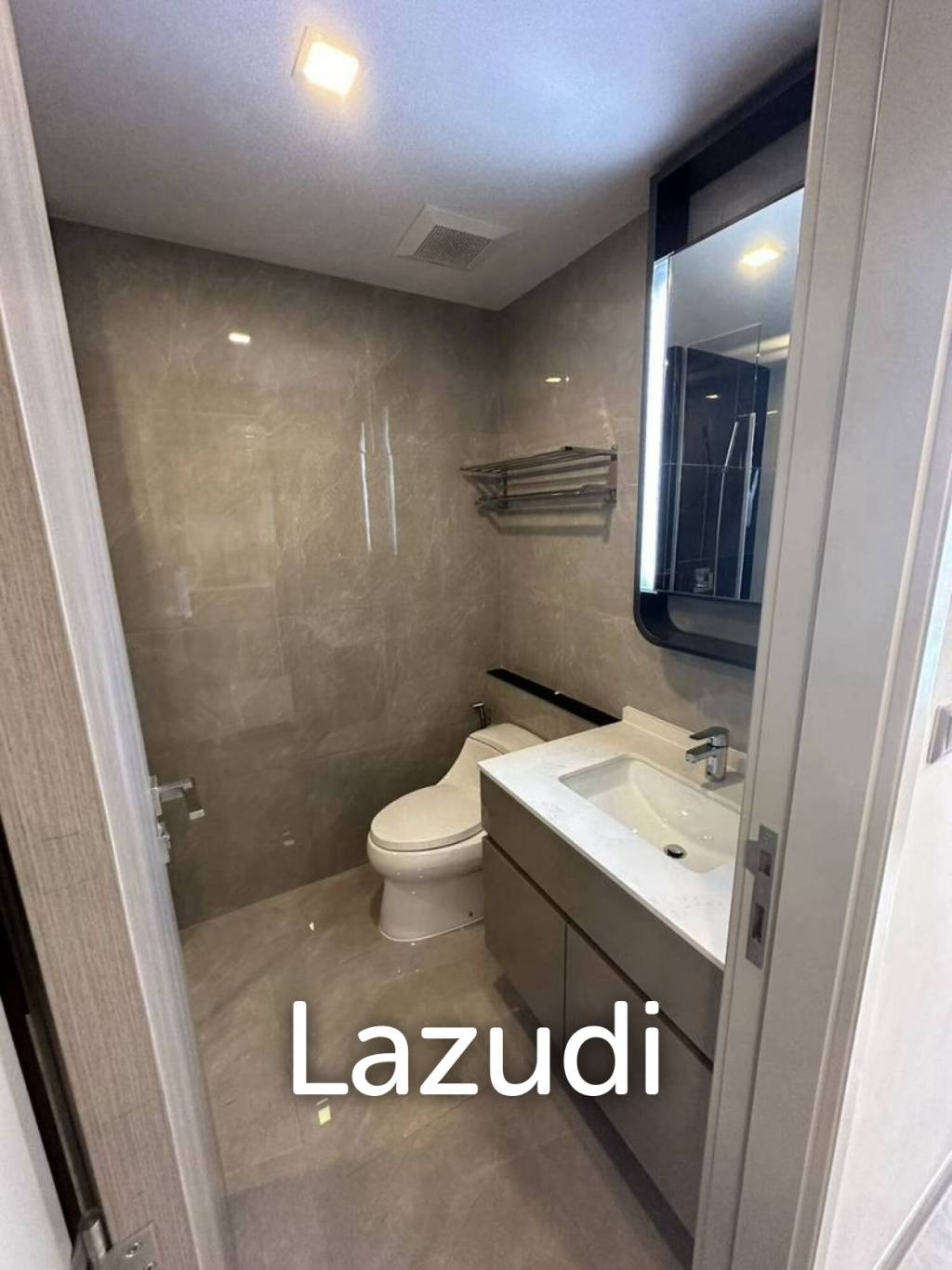 27 sqm 1 Bedroom Condo on 20th Floor at One 9 Five Asoke Rama 9 Huai Khwang