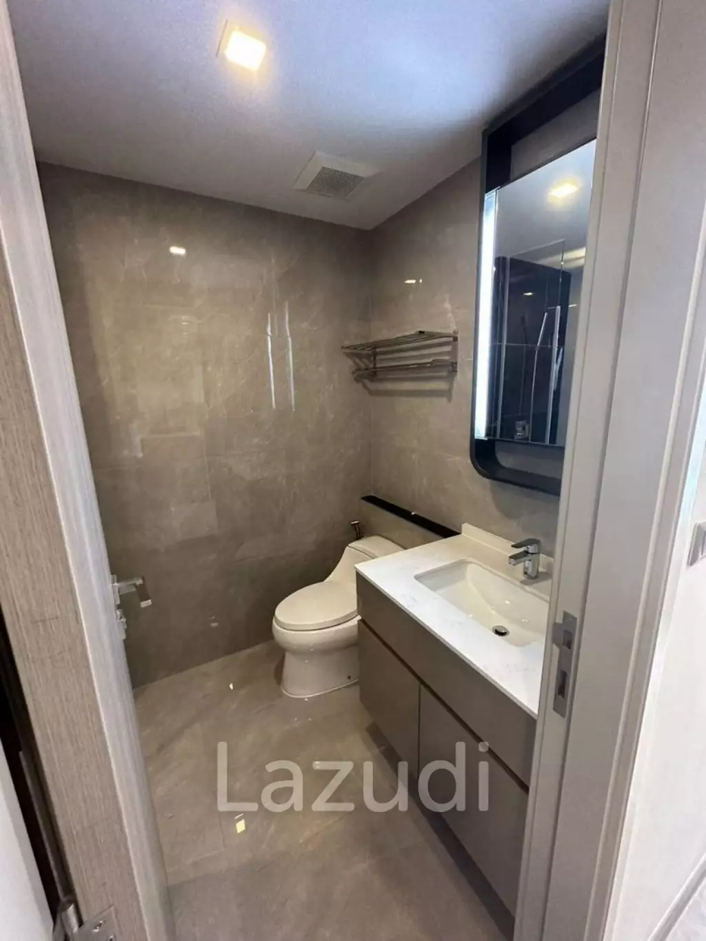 27 sqm 1 Bedroom Condo on 20th Floor at One 9 Five Asoke Rama 9 Huai Khwang