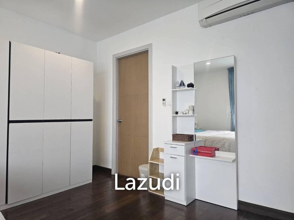 THE SEACRAZE : 2 Bed condo near the beach with Pool View