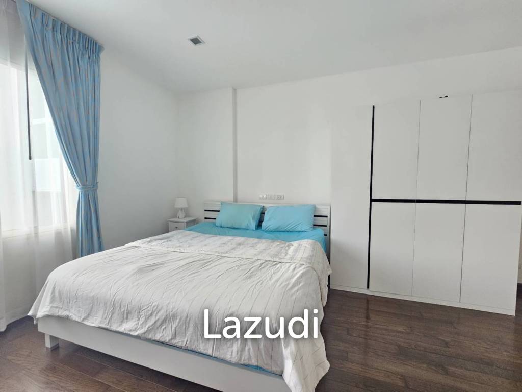 THE SEACRAZE : 2 Bed condo near the beach with Pool View