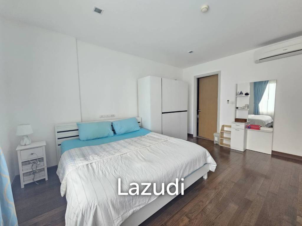 THE SEACRAZE : 2 Bed condo near the beach with Pool View