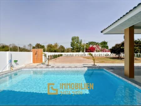 Terrain de 880 m² / entièrement meublé / piscine privée