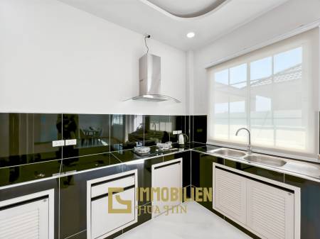 Terrain de 880 m² / entièrement meublé / piscine privée