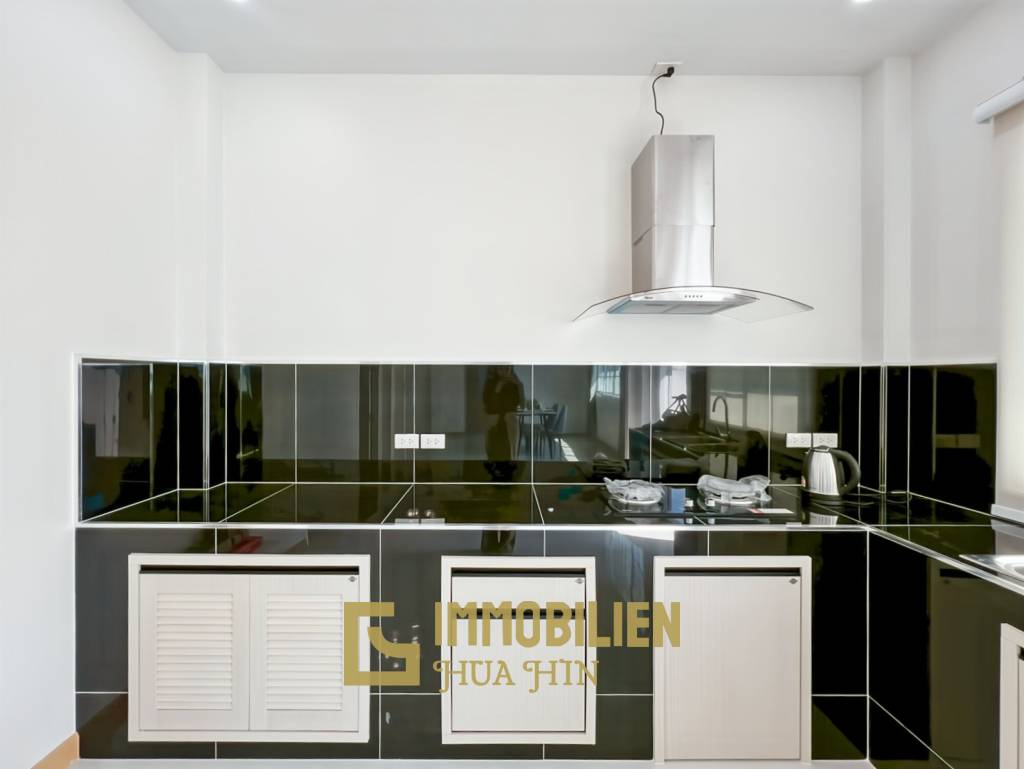 Terrain de 880 m² / entièrement meublé / piscine privée